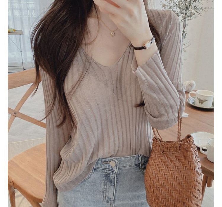 Long-Sleeve V-Neck Plain Knit Top MM22