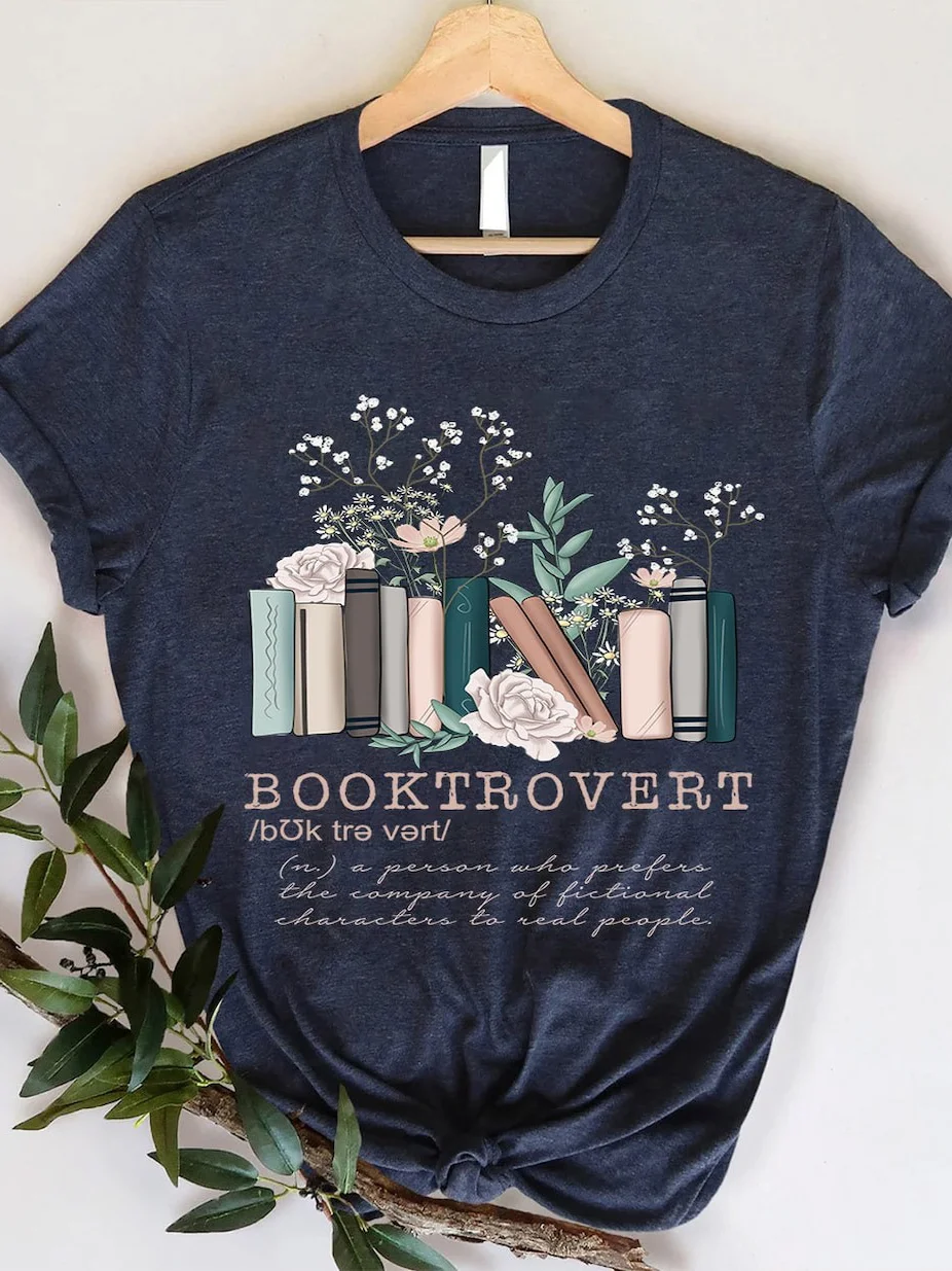 Booktrovert Book Lovers T-shirt / DarkAcademias /Darkacademias