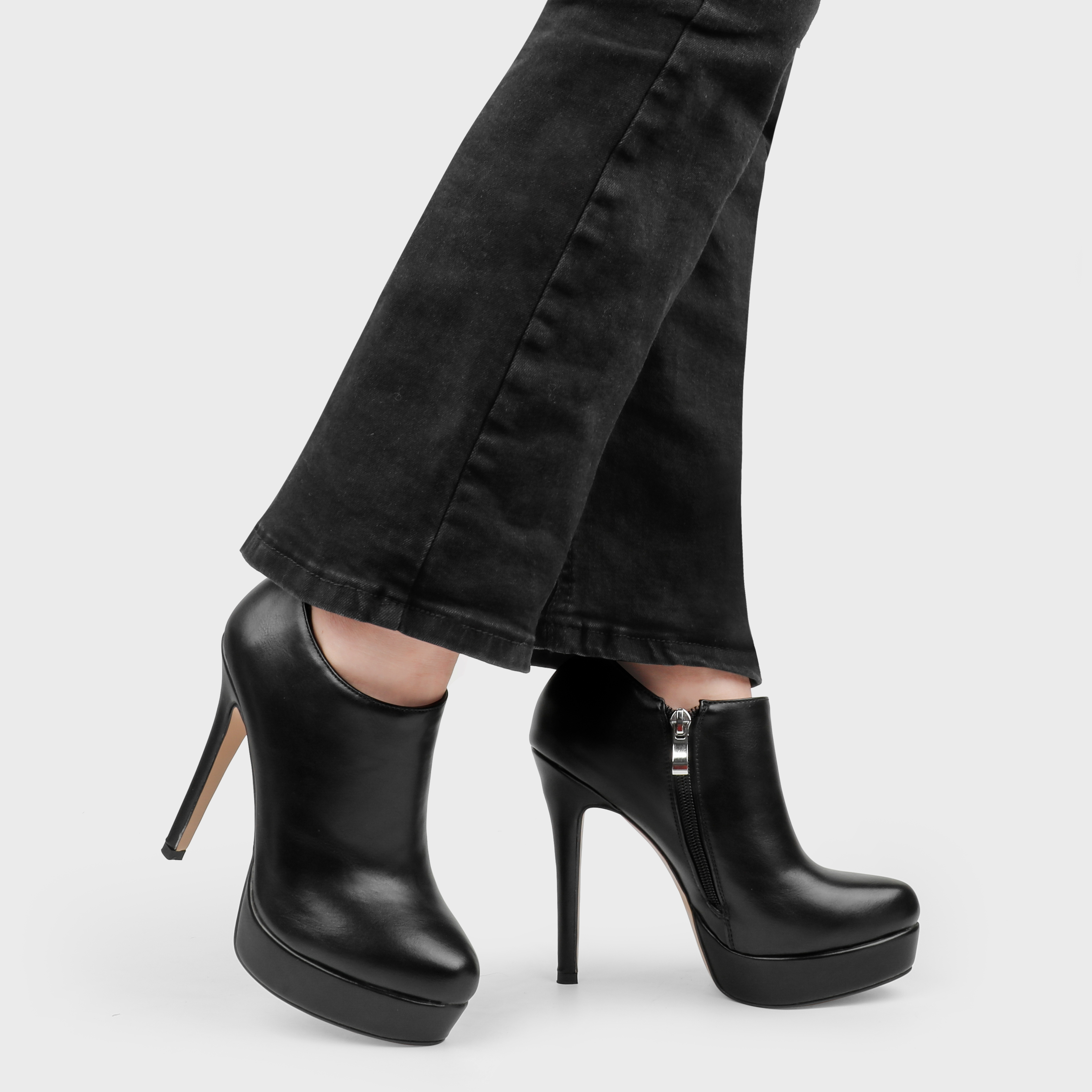 Giaro Black Giaro Destroyer ankle boots with zippers