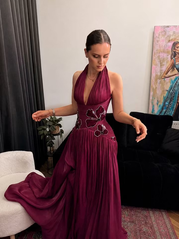 Lussooy Graceful Halter Straps Pleated Applique V-Neck Sleeveless Evening Dress