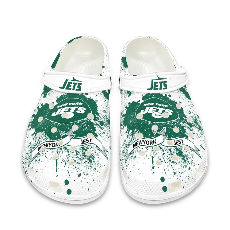 Crocs/beach shoes
