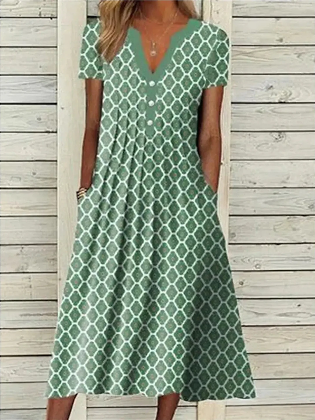 Women's Green V-Neck Short Sleeve Graphic Maxi Dress