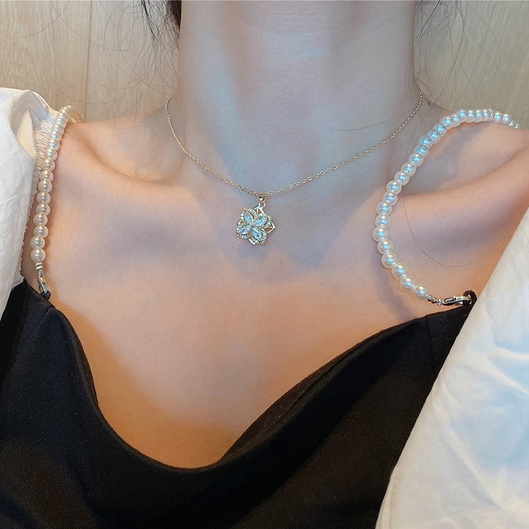 Gift Best For Her 🎁🍀Four Leaf Heart Shape Necklace❤️ Buy One Get One Free socialshop