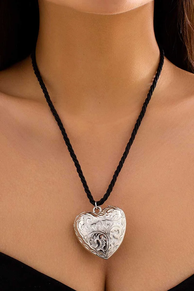 Simple Carved 3D Heart Shape Alloy Necklace
