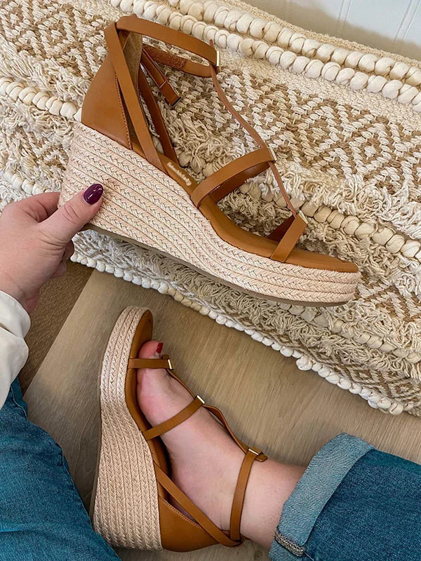 Strapy Buckled Wedges Sandals