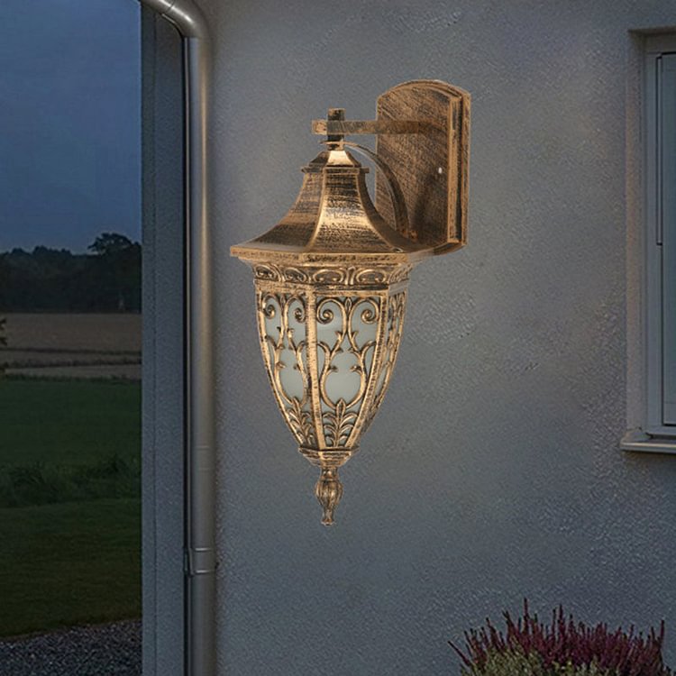 Country Urn Shaped Sconce Lighting 1-Bulb Aluminum Wall Lamp Fixture in Brass for Outdoor