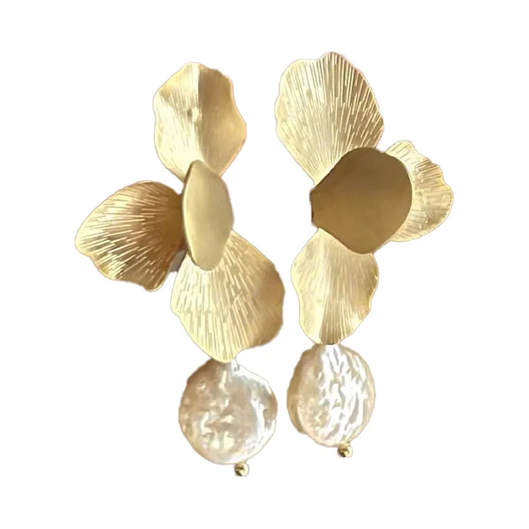Exquisite flower earrings for a niche temperament