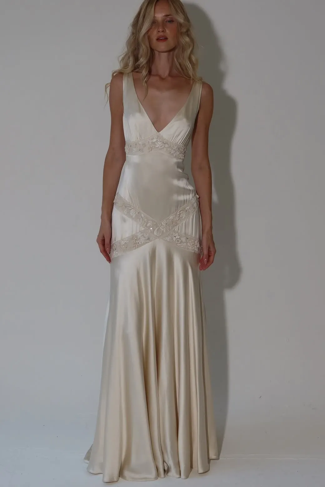Lussooy Chic Satin Wide Shoulder Straps V Neck Sleeveless Lace Wedding Dress