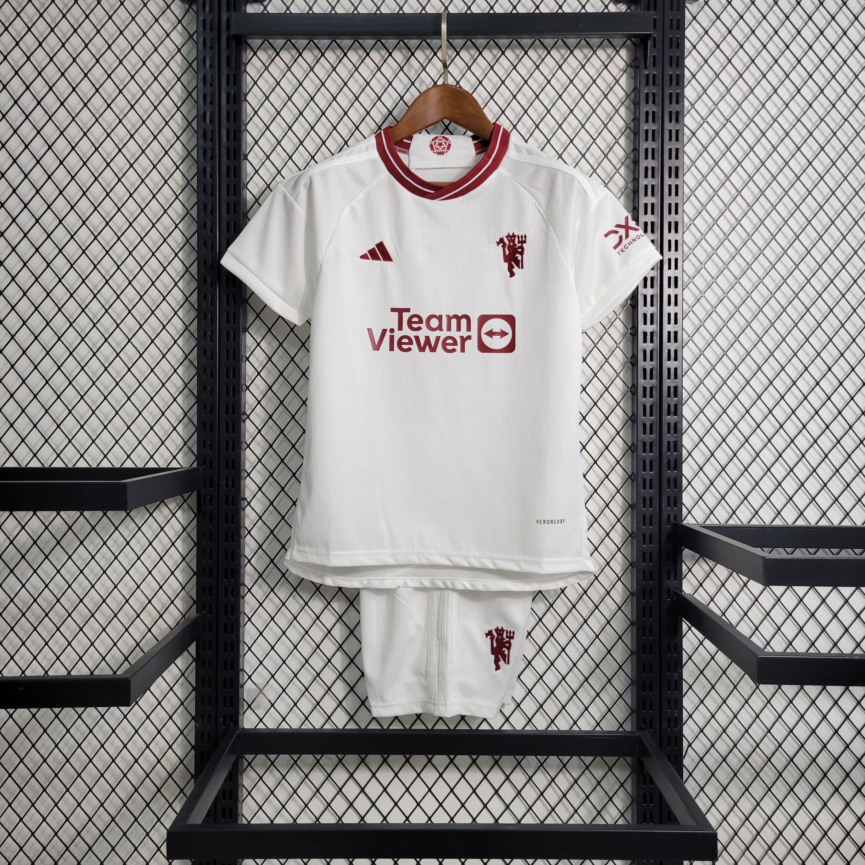 Kids manchester united kit