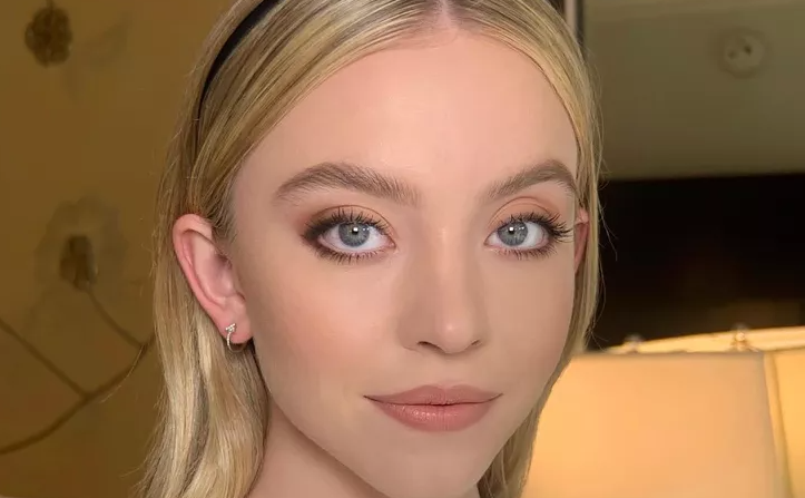 a women with doe eye makeup