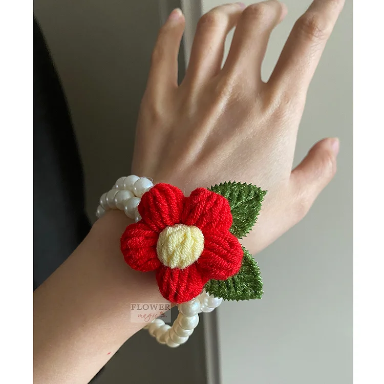 Little red flower festive New Years's banquet send you a little red flower Yiyang Qianxi corsage wrist flower customizable content 花之魔法 ldooo