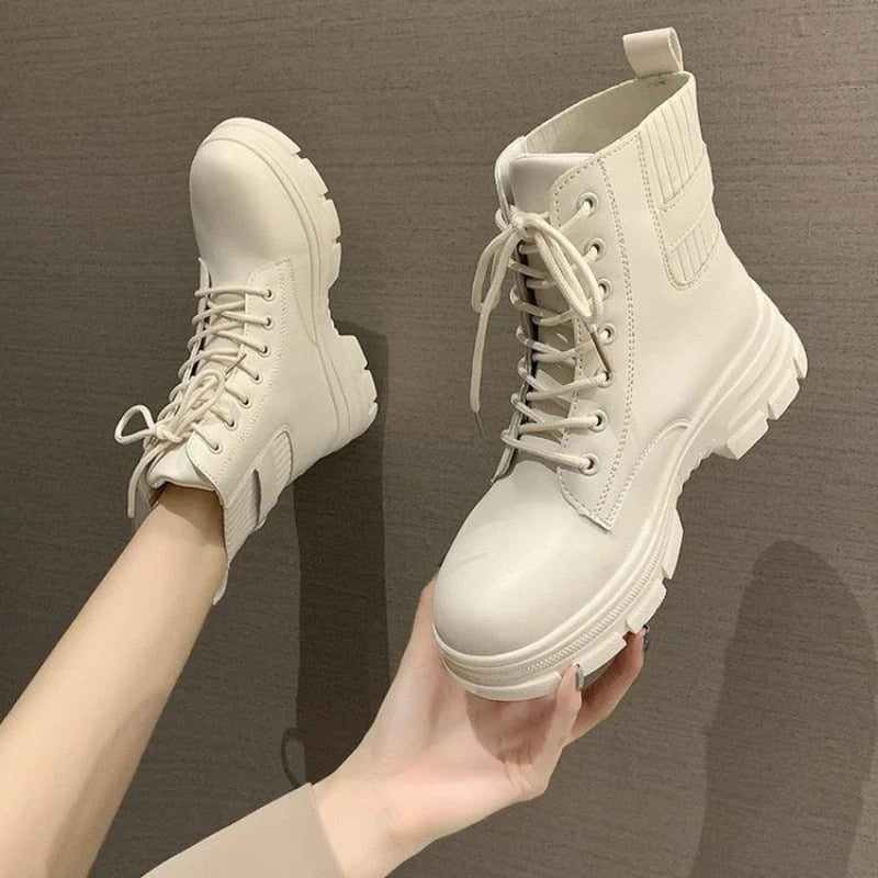 Bequeme und elegante hohe Damenstiefel