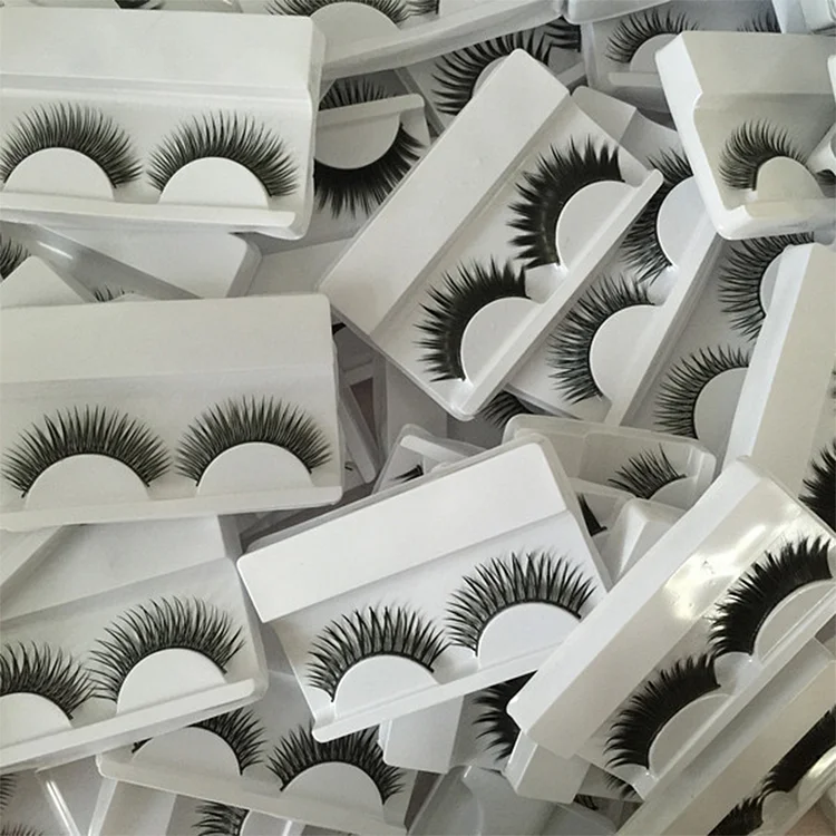 Natural thick cross-shaped eyelashes (random one)