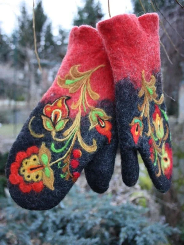 Women's Thickened Color Matching Embroidered Warm Christmas Gloves