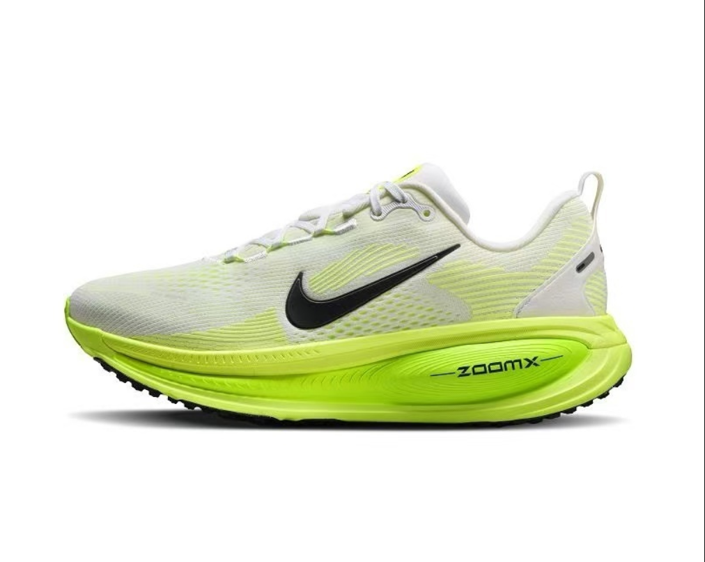 Running shoe in White Volt