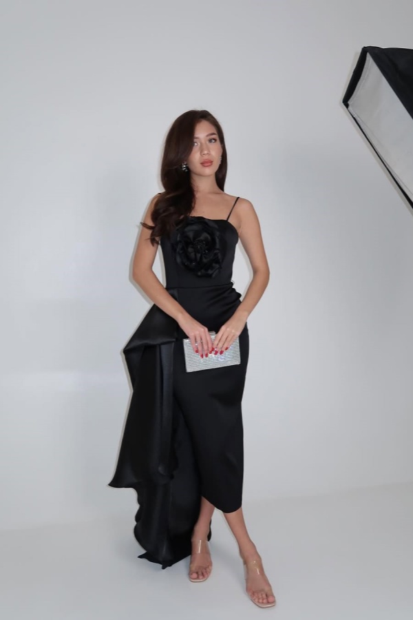 Lussooy Chic Black Spaghetti-Straps Handmade Flower Prom Dress With Side Train