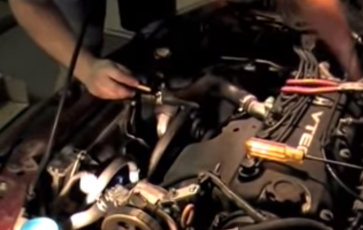 How to install a car radiator?