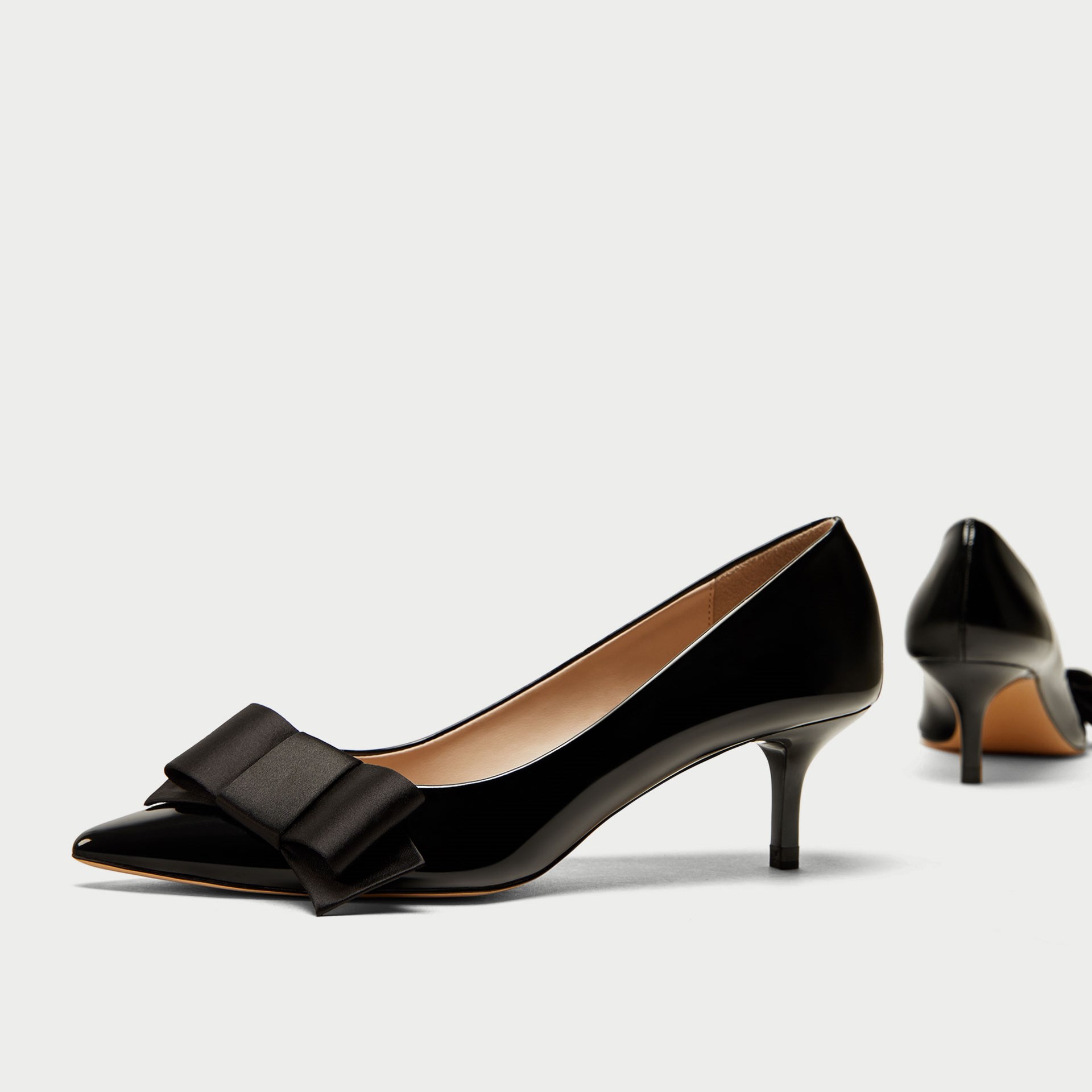 POINTED BB BLACK BUCKLE KITTEN HEEL PUMPS IN BLACK SMOOTH LAMBSKIN
