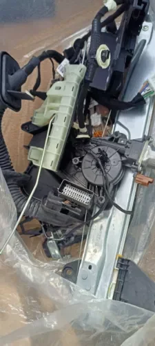 Dronehint DACIA Jogger/SANDERO Drivers Door All Parts-Lock, Regulator etc Front 2021-24 Parts