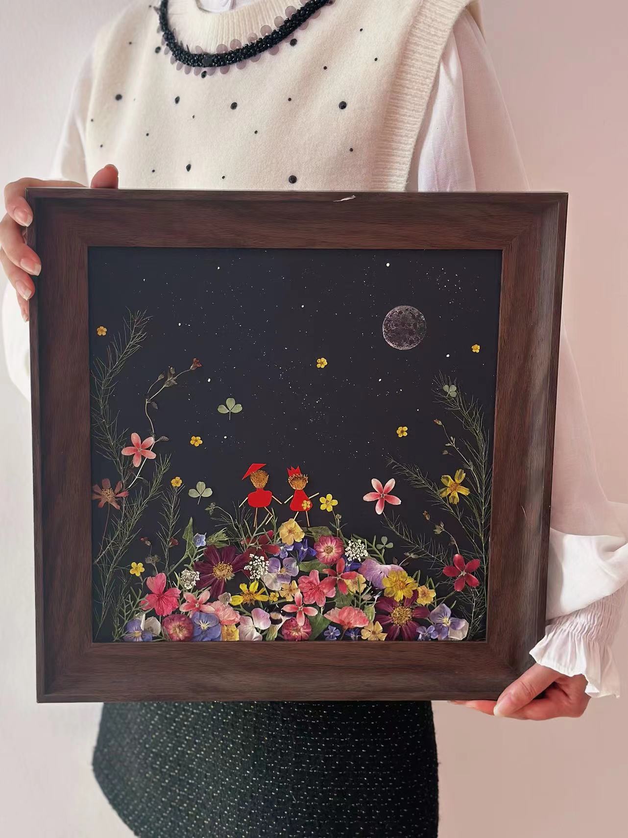 Moon Viewing among Flowers 1 |Resin Or Wooden Fame |Custom Pressed Flower Preservation | Wedding Flowers | Memorial Flower | Meadow Design | Home Decor