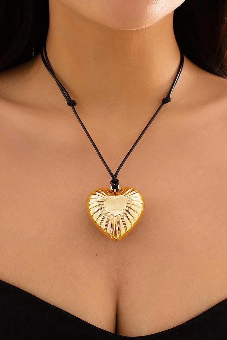 Simple Carved 3D Heart Shape Alloy Necklace