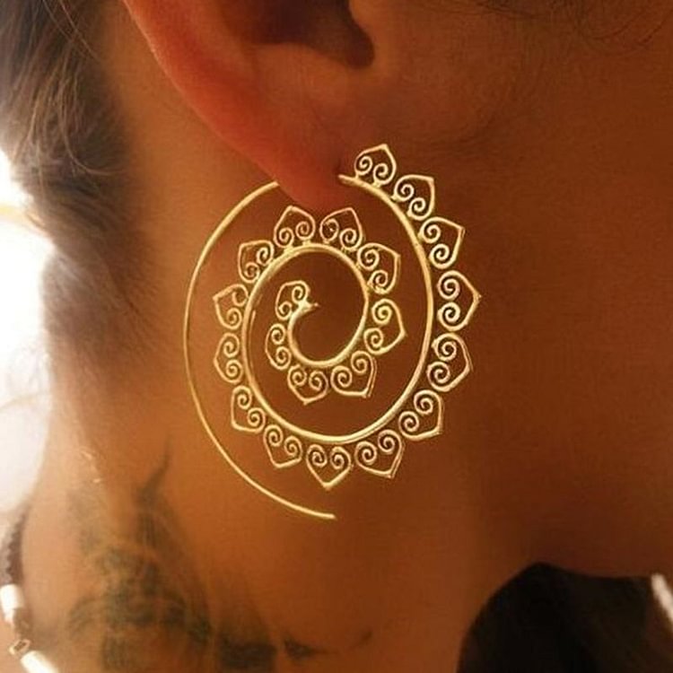 VChics Personality Gear Shaped Heart-shaped Retro Earrings
