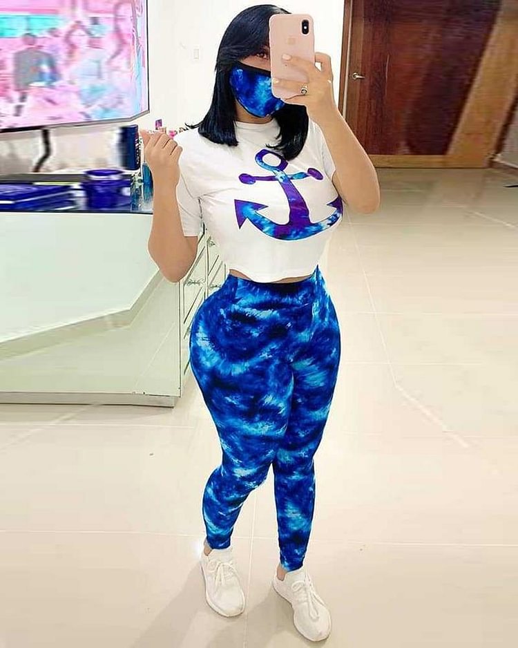 Graphic Print Tee & Pants Set With Mask - Shop Trendy Women's Clothing | LoverChic
