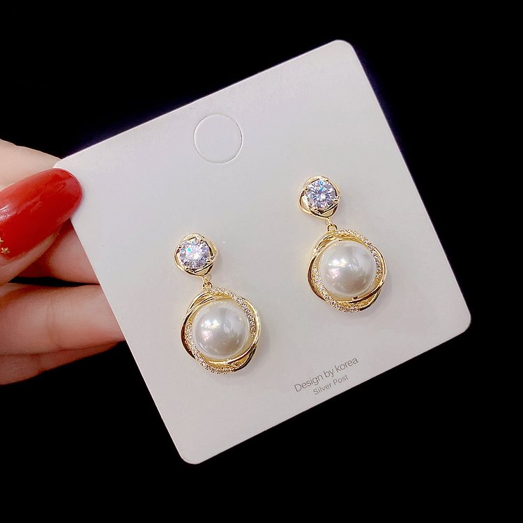 Vintage Elegant Pearl Stud Earrings