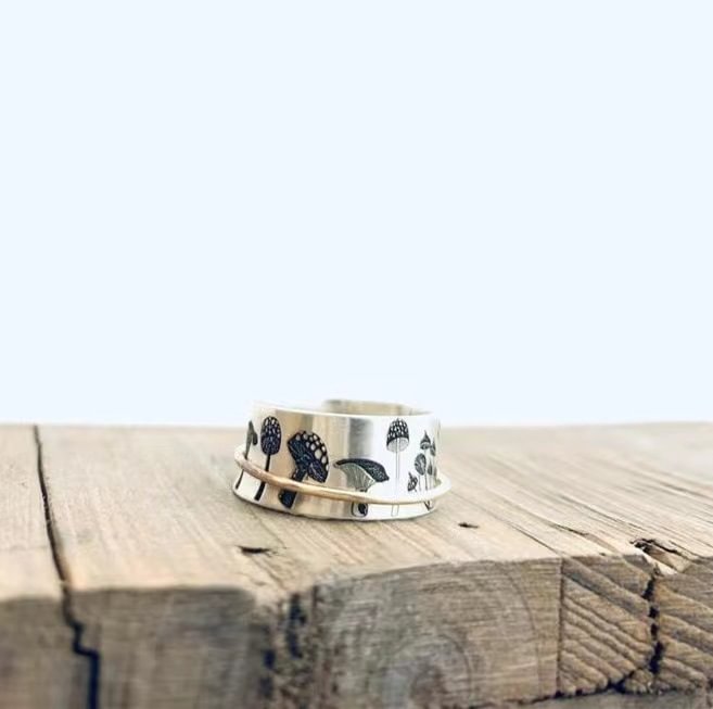 Embossed Mushroom Rotatable Ring Two Tone Spinner Anti-Anxiety Ring