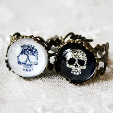 Black/White Skull Vintage Ring SP152613