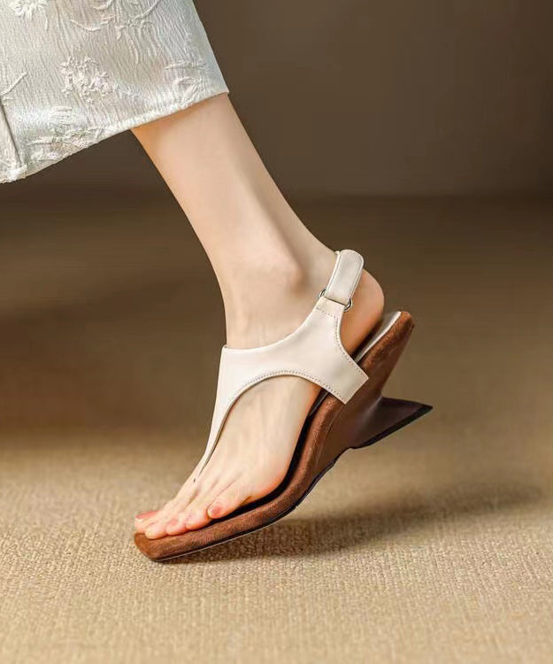 HIGH THONG SANDALS WITH WHITE STRAP IN BEIGE GLOSSY LAMBSKIN