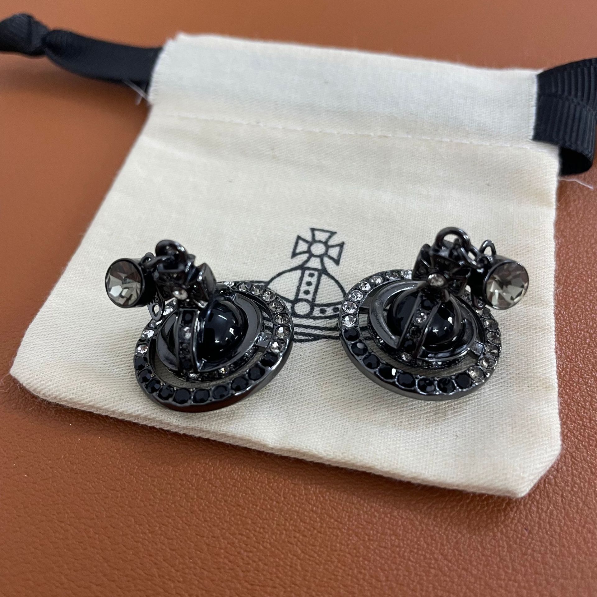 Vivienne Westwood Punk Style Cool Girl Black Saturn Earrings