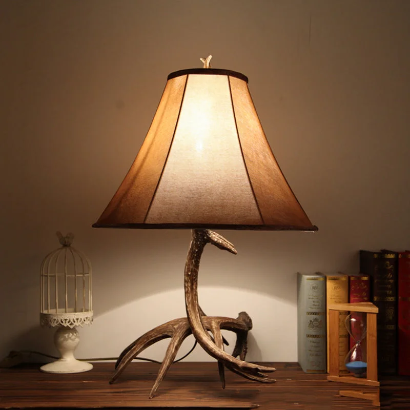 Retro American Country Deer Table Lamp