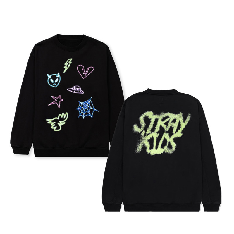 ウクライナ緊迫で straykids バンコク公演 CREWNECK SWEATSHIRT