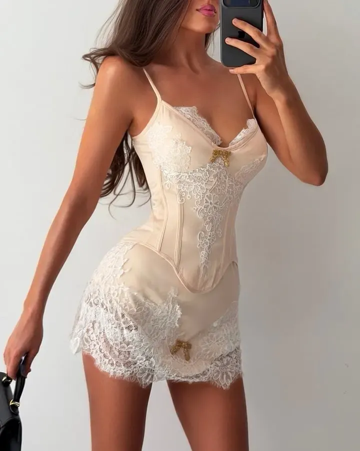 Lace And Satin V-Neck Spaghetti Straps Sleeveless High-Waisted Short Sheath Homecoming Dress | XY0220 Wellcucu