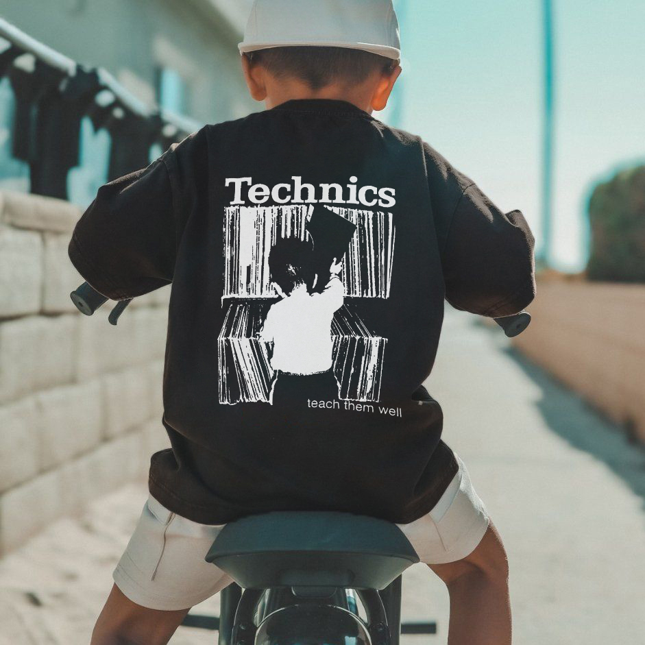 Technics Maglietta Uomo “Teach Them Well Teach” – Cotone Morbido Con Stampa Frontale