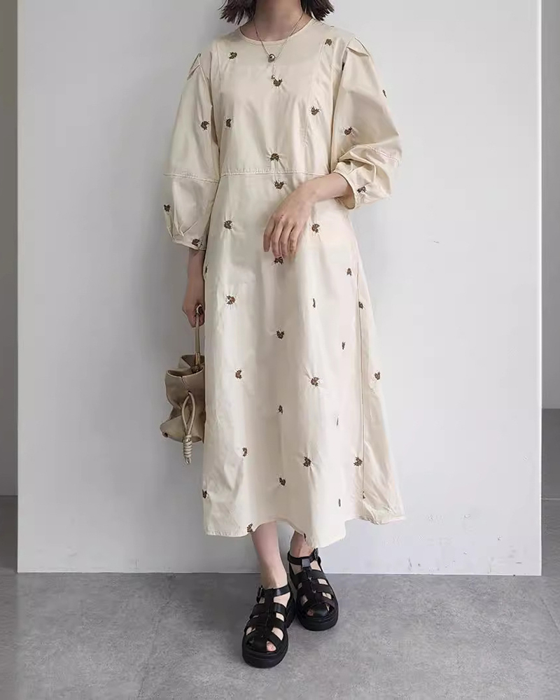 Embroidery Pattern Round Neck Puffy Sleeve A-Line Midi Dress