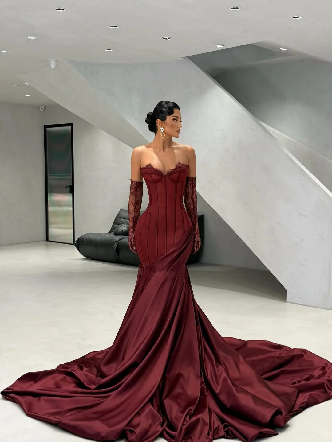 Lussooy Graceful Burgundy Pleated Sweetheart Mermaid Prom Dress With Lace Gloves