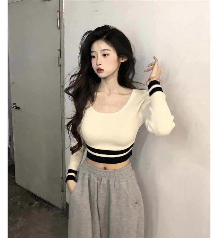 Long-Sleeve Contrast Trim Crop Knit Top SP18622