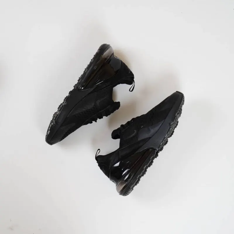 270 Black White Black