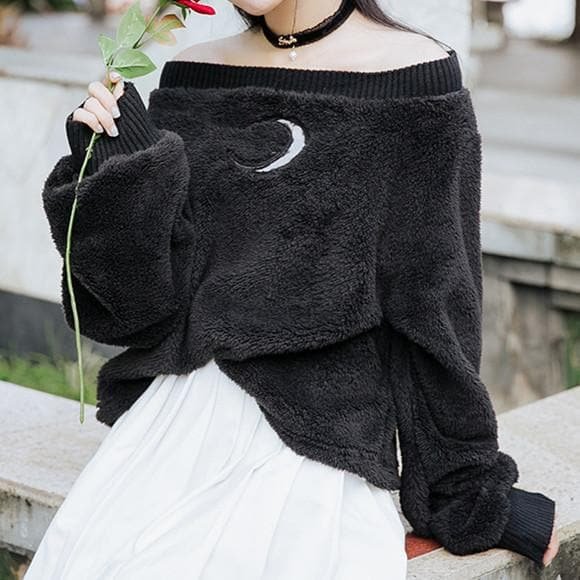 Black/White Sweet Moon Off-Shoulder Plush Pullover S13156