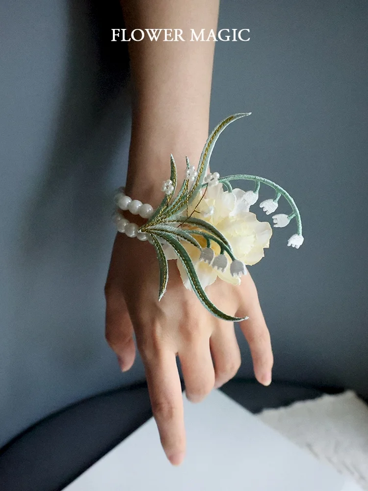 LVSE Green simple embroidery Lily creative wedding wrist flower bride and bridesmaid sisters group Mori style handed flower 花之魔法 ldooo
