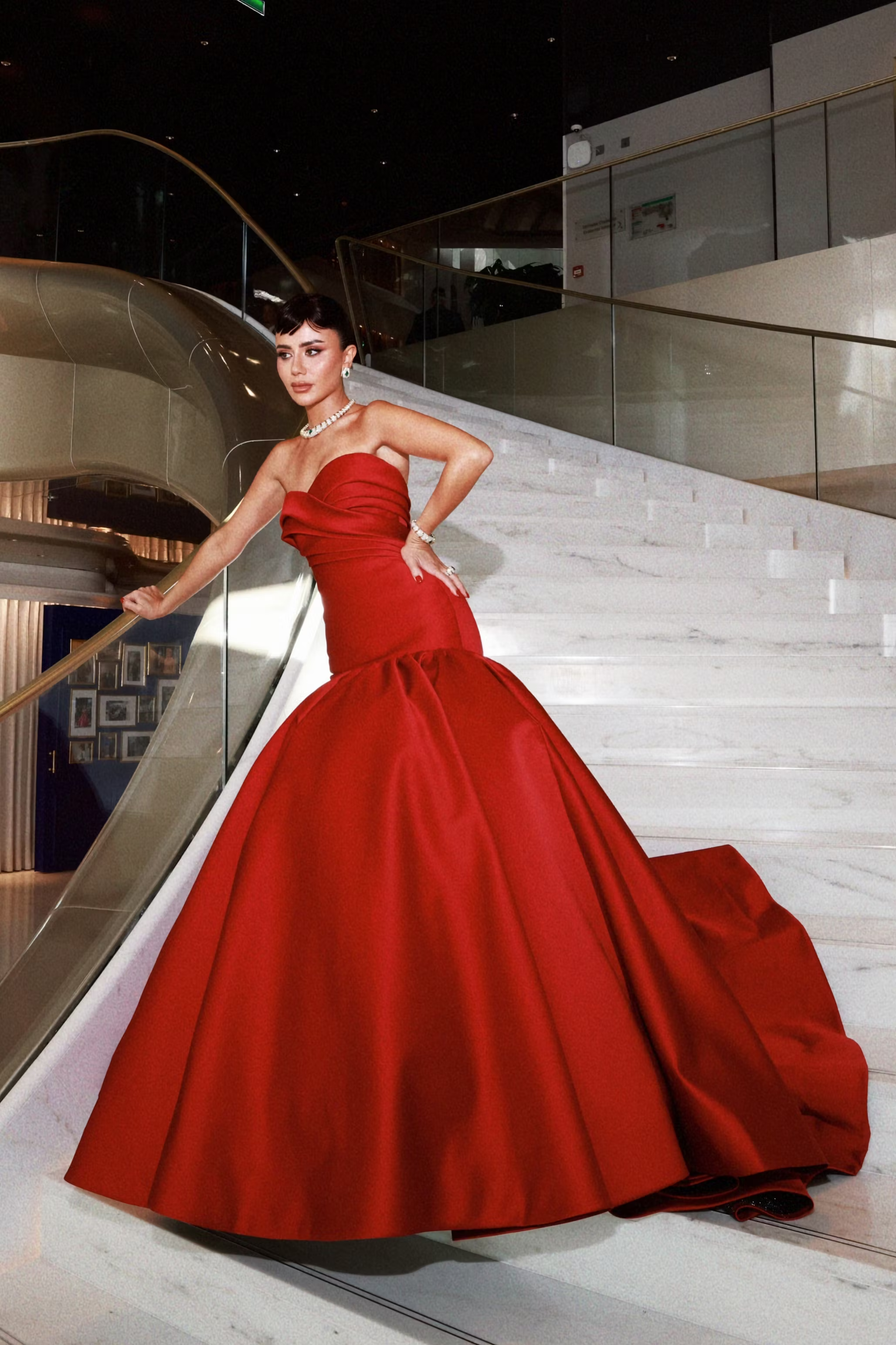 Lussooy Luxurious Red Vibrant Sweetheart Strapless Evening Dress Mermaid in Satin