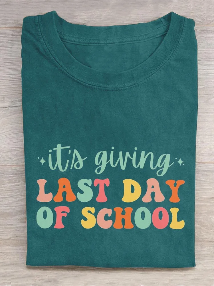 It's Giving Last Day Of School Teachers Gift Art Design Print T-shirt socialshop