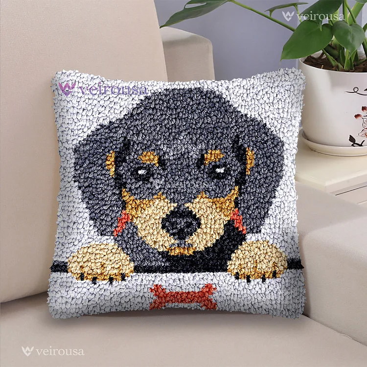 Dachshund Puppy Latch Hook Pillow Kit for Adult, Beginner and Kid veirousa