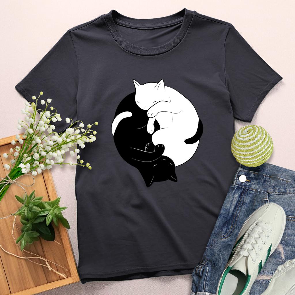 Hug the cat Round Neck T-shirt-0025157-Guru-buzz