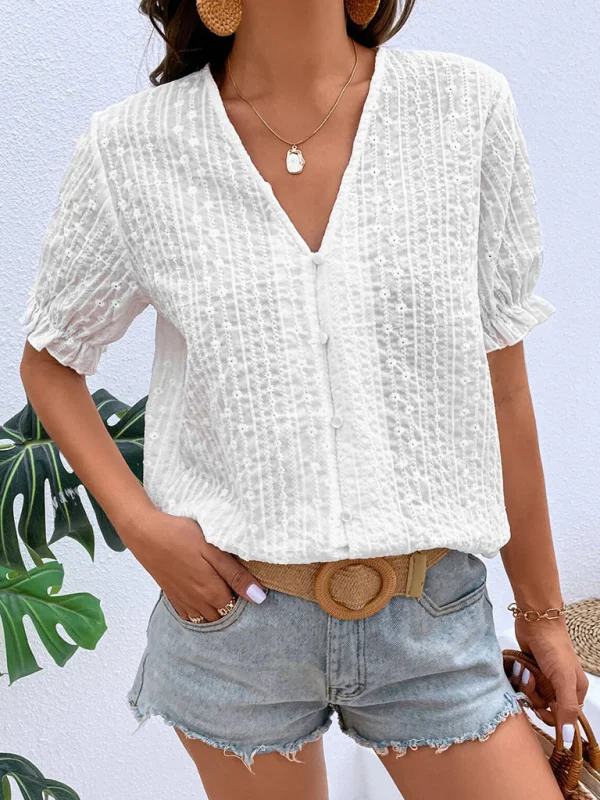 Styling Guide for Older Ladies: Balancing Comfort and Trendy Looks