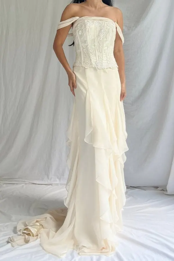 Lussooy Elegant Ivory Off-Shoulders Sleeveless Evening Dress Ruffles with Applique
