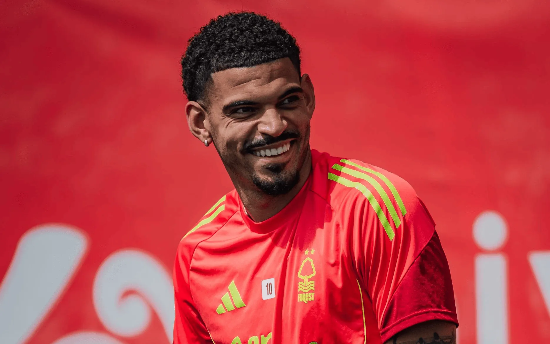 Spurs triggered White's release clause without meeting certain conditionsjersey|football shirt|football kit|football sportswear