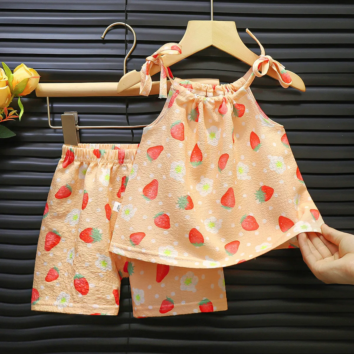 【12M-6Y】2-piece Girls Cute Fruit And Floral Print Hanging Neck Top And Shorts Set